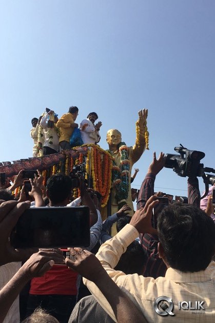Gautamiputra-Satakarni-Team-at-Karimnagar